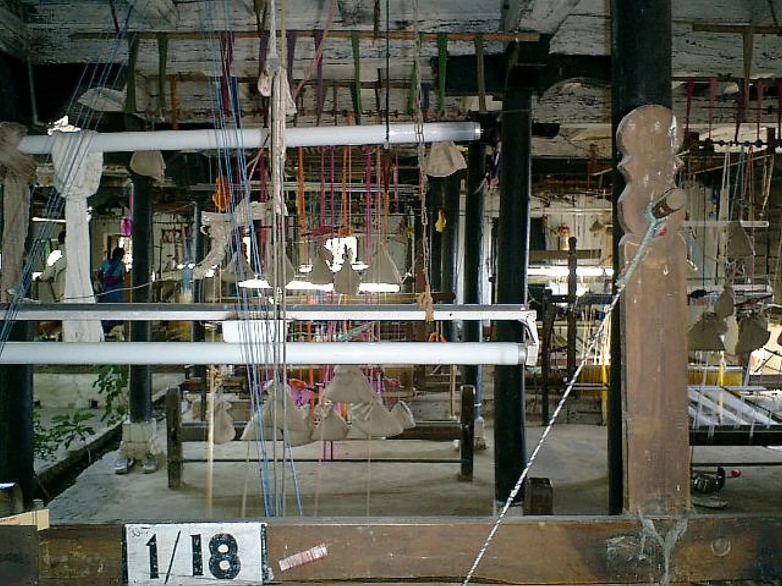 Handlooms at the Rehwa Society, a Maheshwari weavers' cooperative in Maheshwar